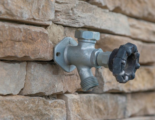 How to Replace an Outdoor Faucet