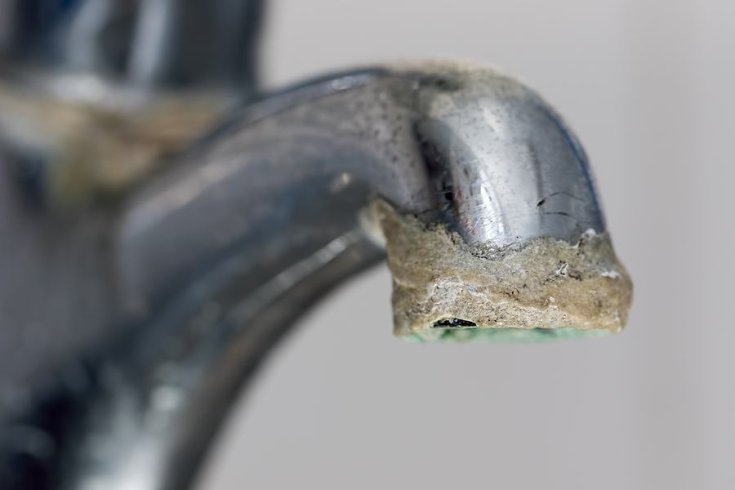 How to Remove Calcium Buildup on Faucets