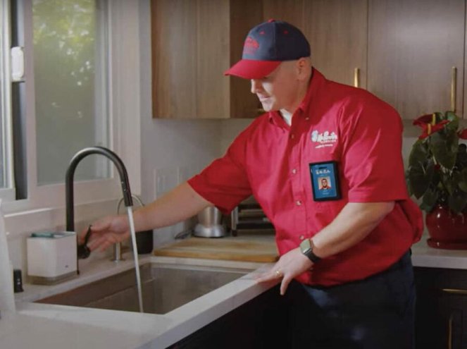 What Plumbers Notice Immediately About Sink Problems
